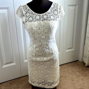 EUC Hollister cream, lace dress. Size 7.